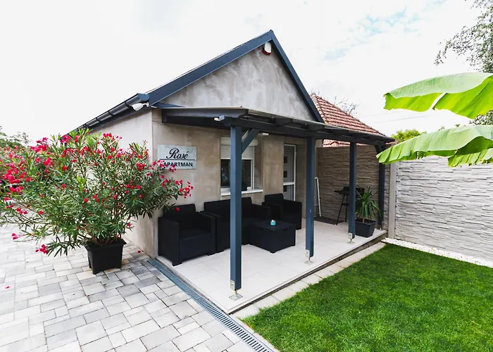 Sunny Garden Apartment