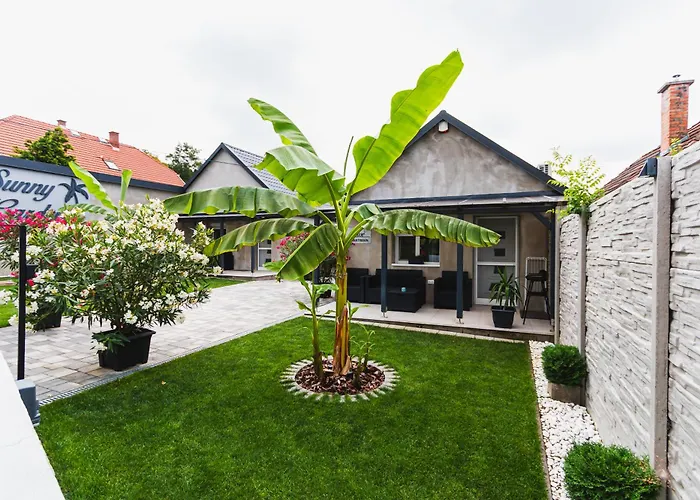 Sunny Garden Apartment